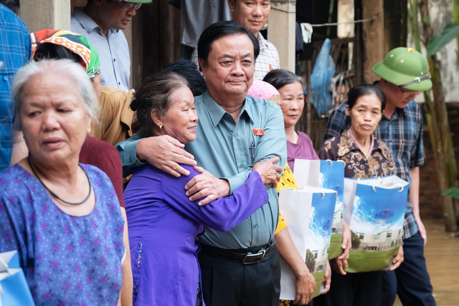 Lan tỏa tinh thần “lá lành đùm lá rách”, không để ai bị bỏ lại sau bão lũ