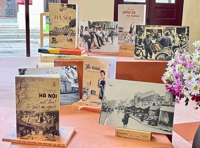 Những trang sách giữ hồn phố và người Hà Nội