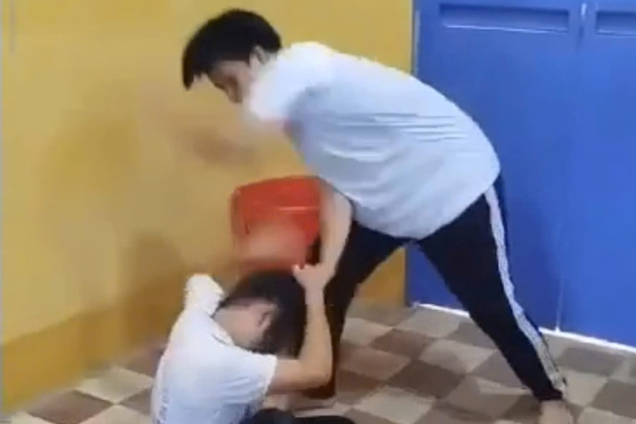 An Giang: Thông tin vụ 2 nam sinh đánh nữ sinh trong lớp