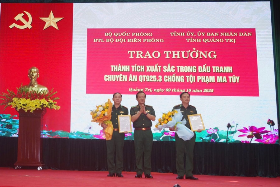 Khen thưởng chuyên án đấu tranh, bắt giữ các đối tượng vận chuyển 500kg ma tuý