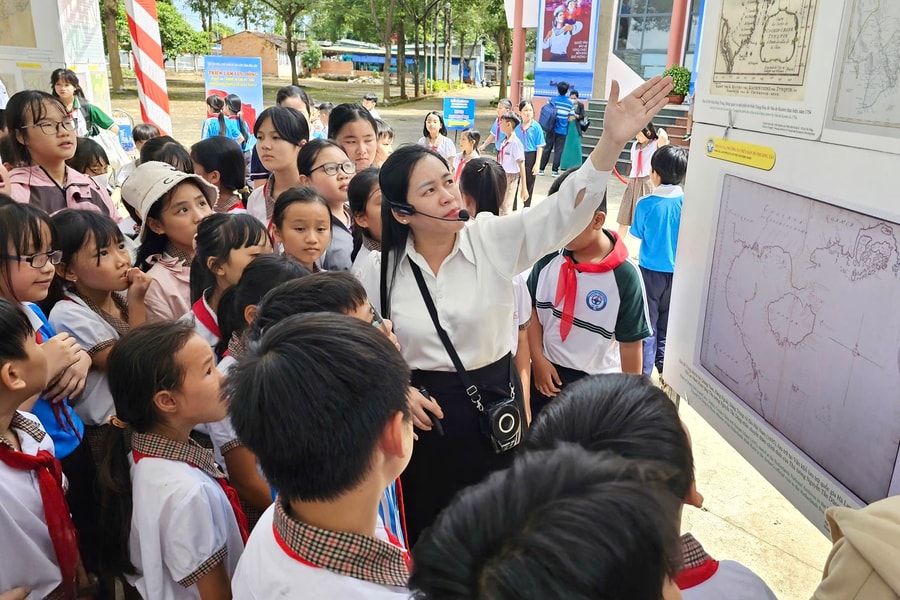 Đắk Lắk: Triển lãm “Hoàng Sa, Trường Sa của Việt Nam” góp phần bồi đắp ý thức bảo vệ chủ quyền biển đảo