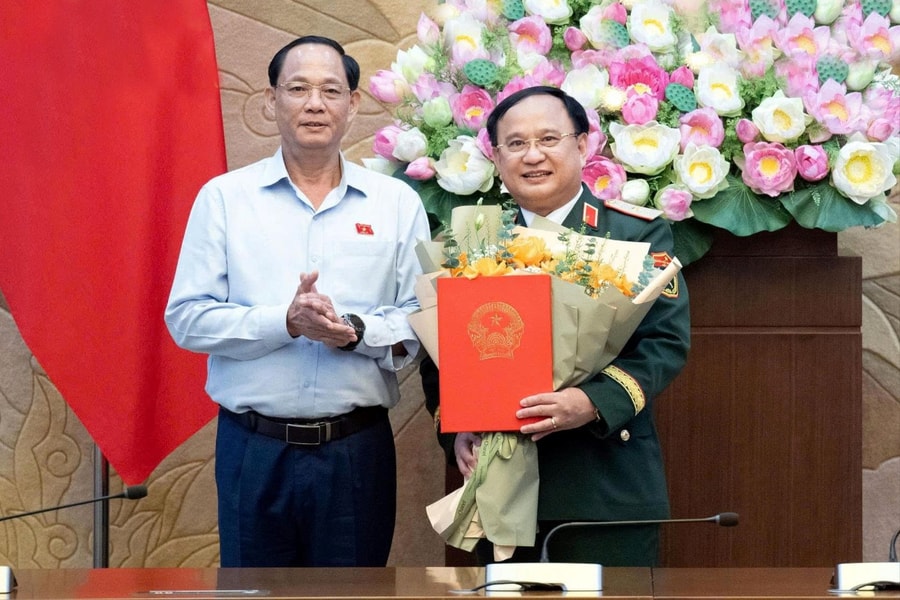 Phó Chủ tịch Quốc hội, Thượng tướng Trần Quang Phương dự Lễ công bố và trao Nghị quyết về công tác cán bộ