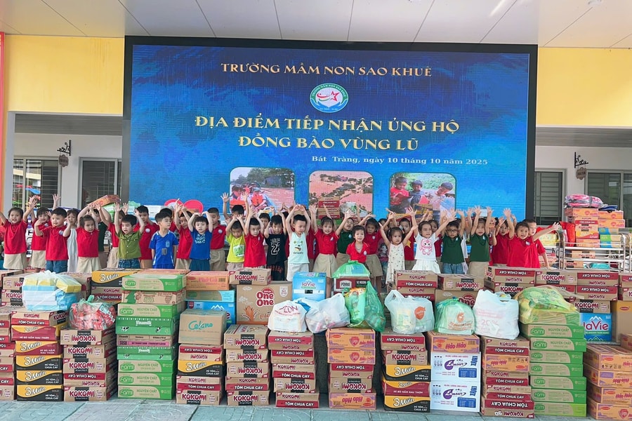 Hà Nội: Thầy trò cùng chung tay hướng về đồng bào vùng bão lũ