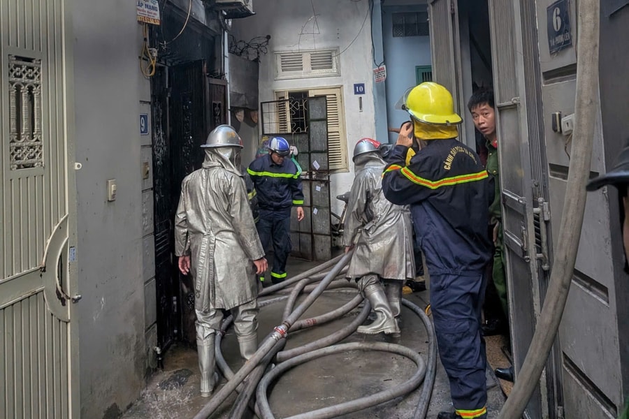 Hà Nội: Cháy nhà trong ngõ sâu, 5 người thiệt mạng