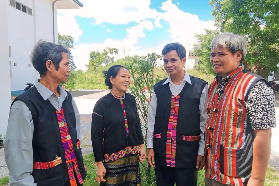 Bài 4: Ai sẽ tiếp lửa sau họ?