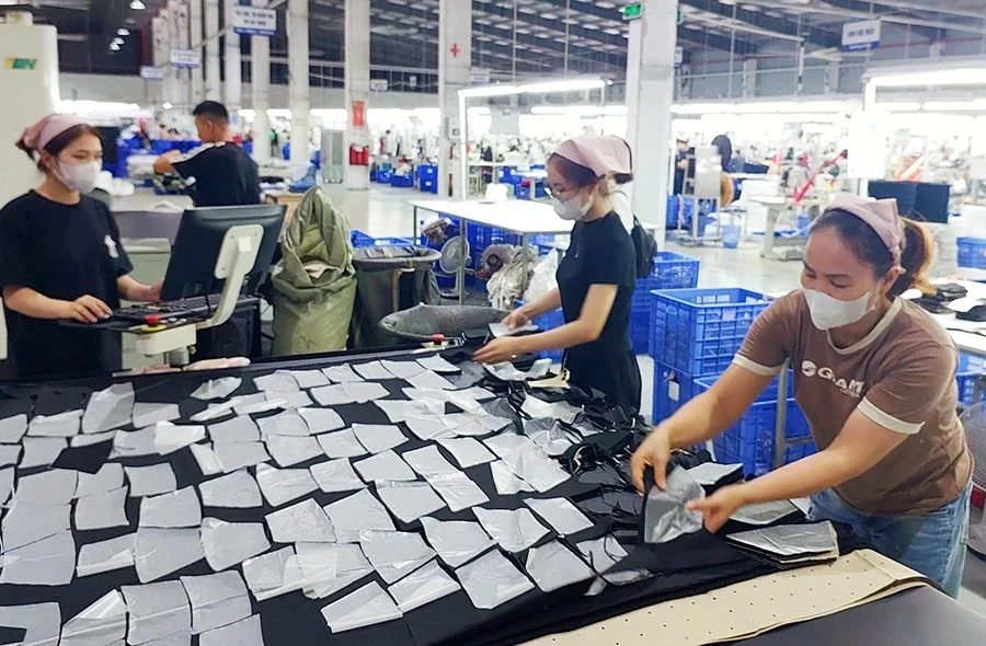 Xây dựng môi trường lao động hài hòa, ổn định và tiến bộ