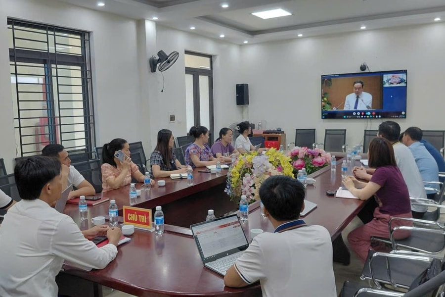 Bài 1: Ai quản lý công chức hỗ trợ HĐND cấp xã?