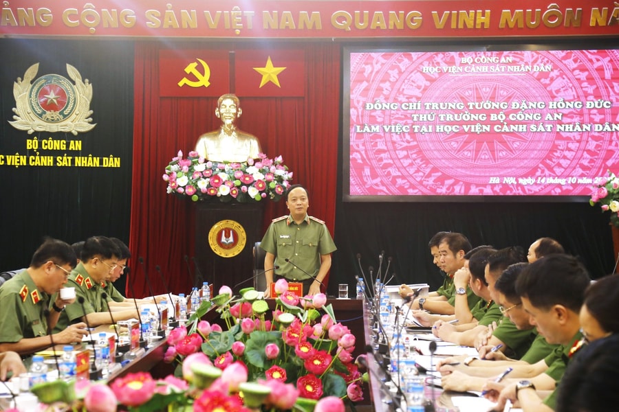 Thứ trưởng Đặng Hồng Đức làm việc tại Học viện Cảnh sát nhân dân