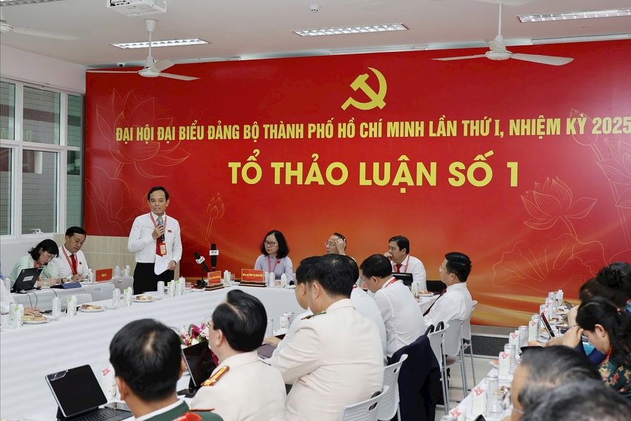 Đại hội Đảng bộ TP. Hồ Chí Minh lần thứ I: Đại biểu thảo luận tại tổ, góp ý dự thảo văn kiện