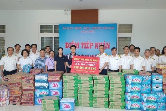 Thuế Hà Nội hỗ trợ người dân các xã Trung Giã, Đa Phúc sớm ổn định cuộc sống sau bão lũ