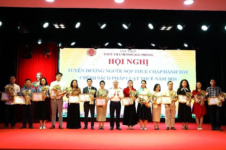 Thuế TP. Hải Phòng tuyên dương doanh nghiệp, doanh nhân chấp hành tốt pháp luật thuế