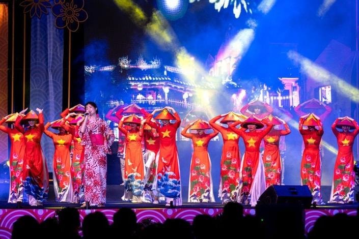 Phát triển nghệ thuật trong bối cảnh toàn cầu hóa