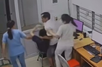 Nghệ An: Người đàn ông xông vào bệnh viện, đe dọa “chọc vào mắt” một nữ bác sĩ