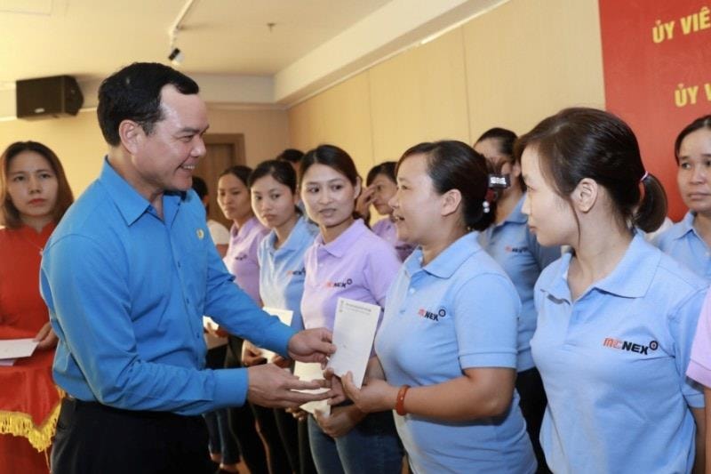 Tổng Liên đoàn lao động Việt Nam dự kiến chi trả 1,3 triệu đồng cho người lao động dịp Tết Nguyên đán 2026