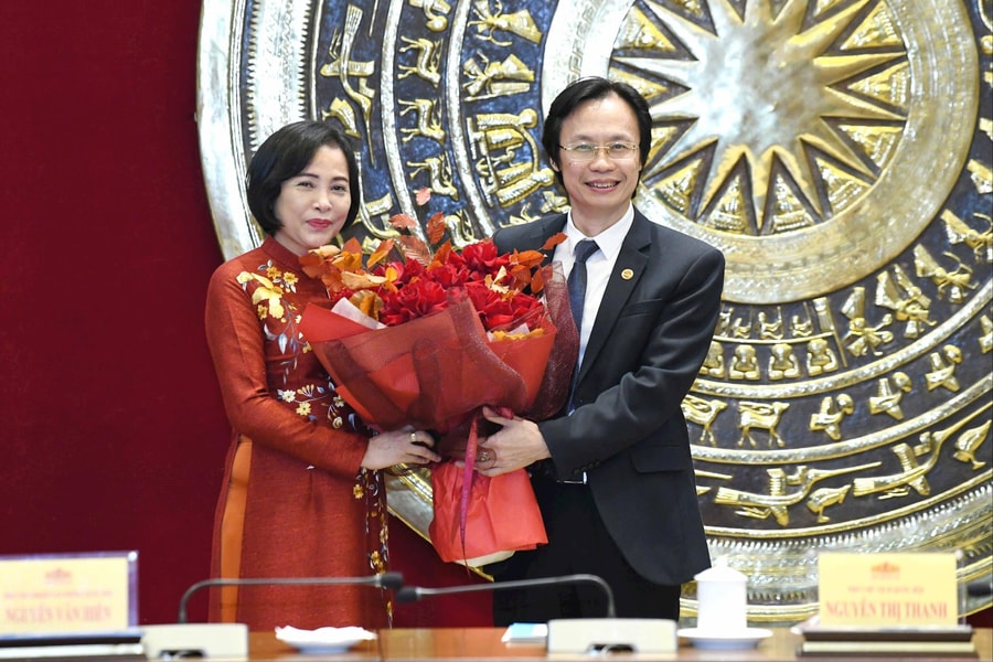 Phó Chủ tịch Quốc hội Nguyễn Thị Thanh gặp mặt Đoàn đại biểu Khoa Ngữ văn - Trường Đại học Sư phạm Hà Nội 2