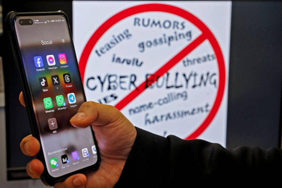 Malaysia triển khai biện pháp mạnh chống lừa đảo và bắt nạt trực tuyến
