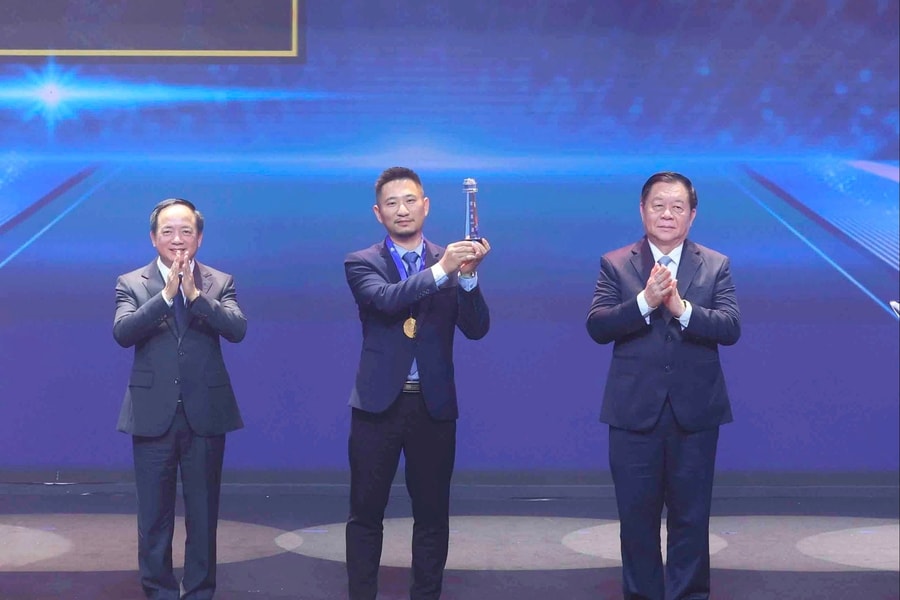 Lễ trao giải Cuộc thi ảnh nghệ thuật cấp Quốc gia "Tổ quốc bên bờ sóng"