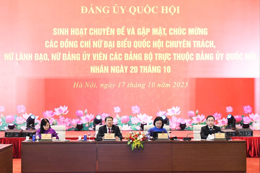 Đảng bộ Quốc hội sinh hoạt chuyên đề về chủ đề "Giữ gìn, phát huy bản sắc của trang phục các dân tộc Việt Nam"