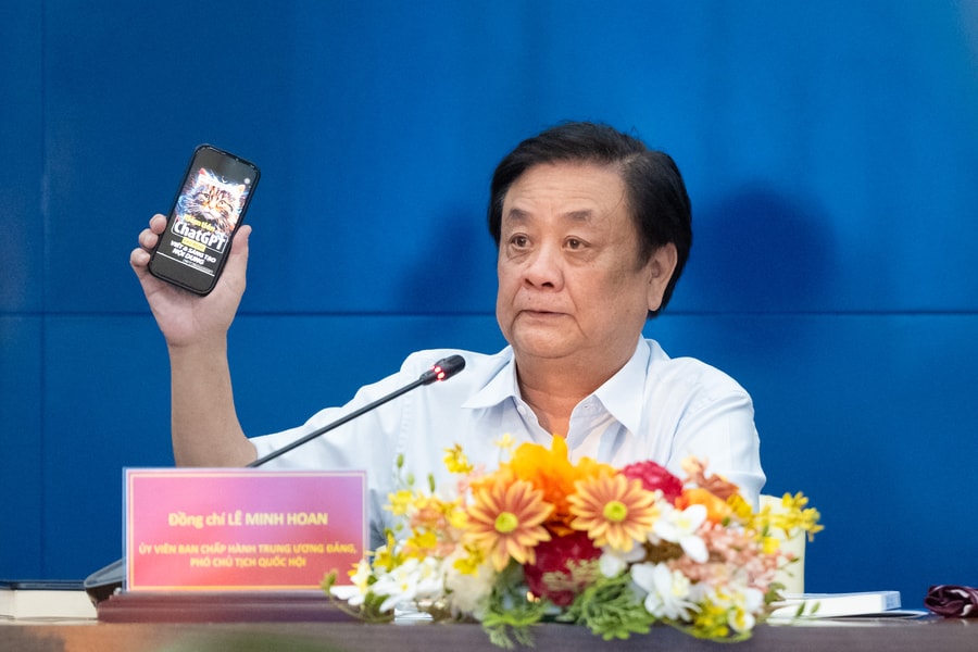 Phó Chủ tịch Quốc hội Lê Minh Hoan làm việc với Tổng công ty viễn thông Mobifone