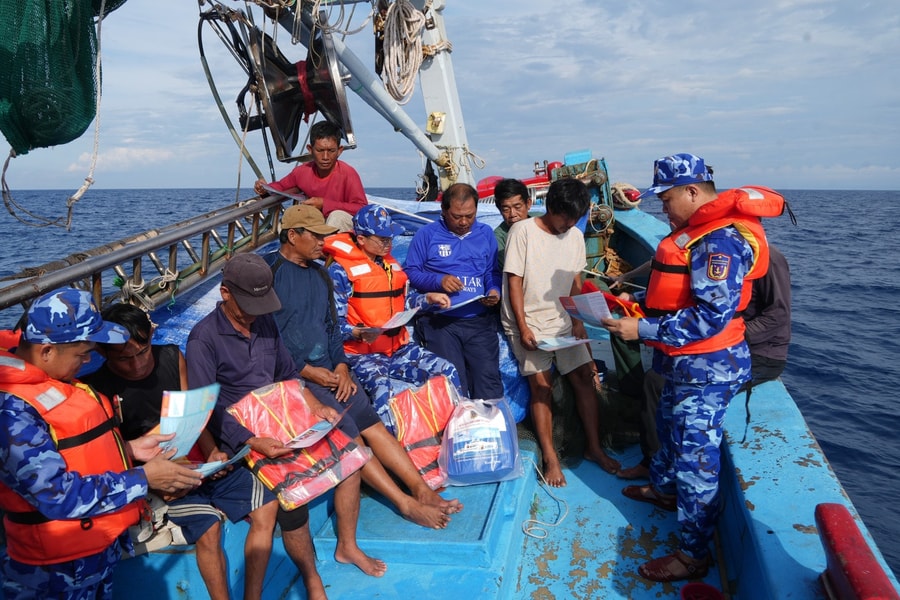 Tạo thế trận khép kín, quyết liệt đấu tranh, ngăn chặn vi phạm IUU