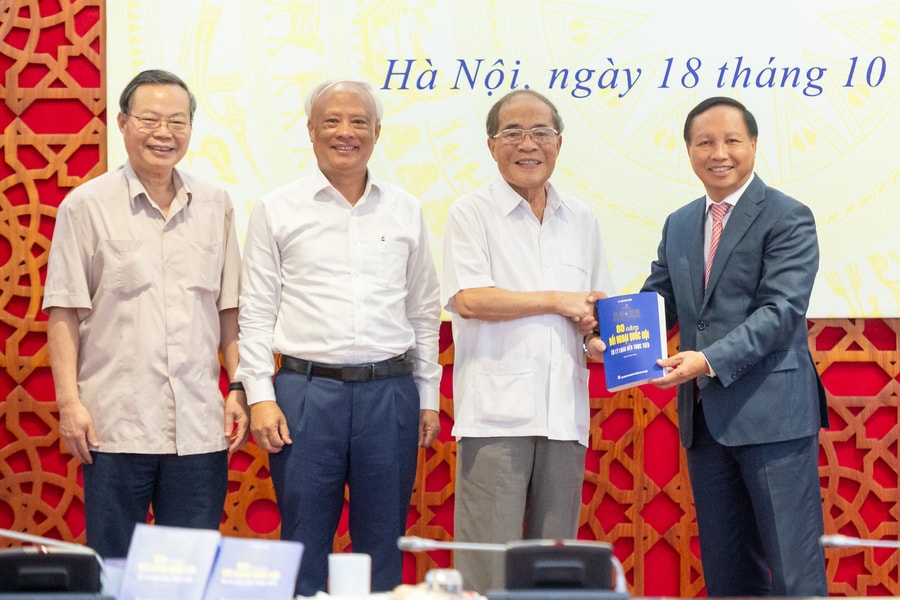 Ra mắt sách "80 năm đối ngoại Quốc hội - Từ lý luận đến thực tiễn"