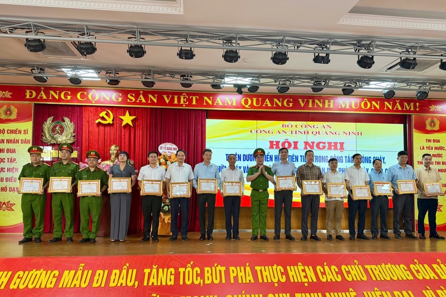 Quảng Ninh: Tuyên dương 50 điển hình tiên tiến và phát động phong trào toàn dân tham gia phòng cháy, chữa cháy