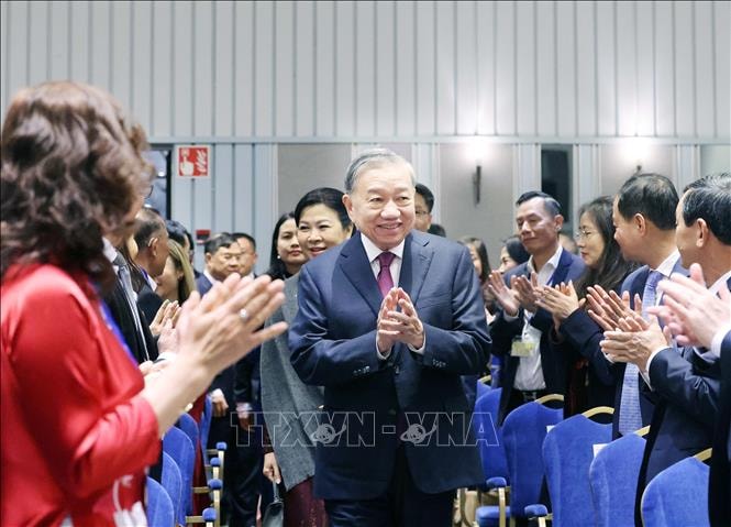 Tổng Bí thư Tô Lâm gặp gỡ cán bộ Đại sứ quán Việt Nam và cộng đồng người Việt tại các nước Bắc Âu