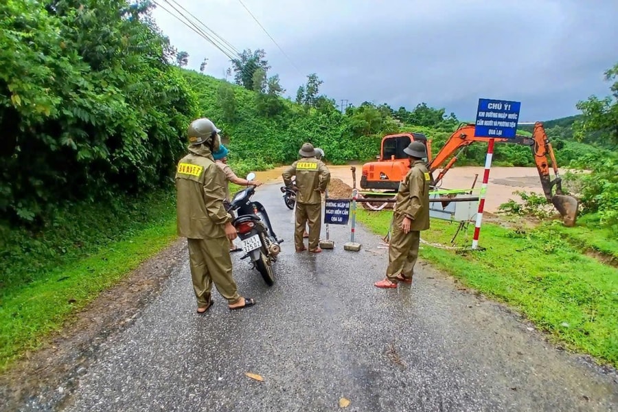 Quảng Trị có 17 điểm ngập, sạt lở do mưa lớn
