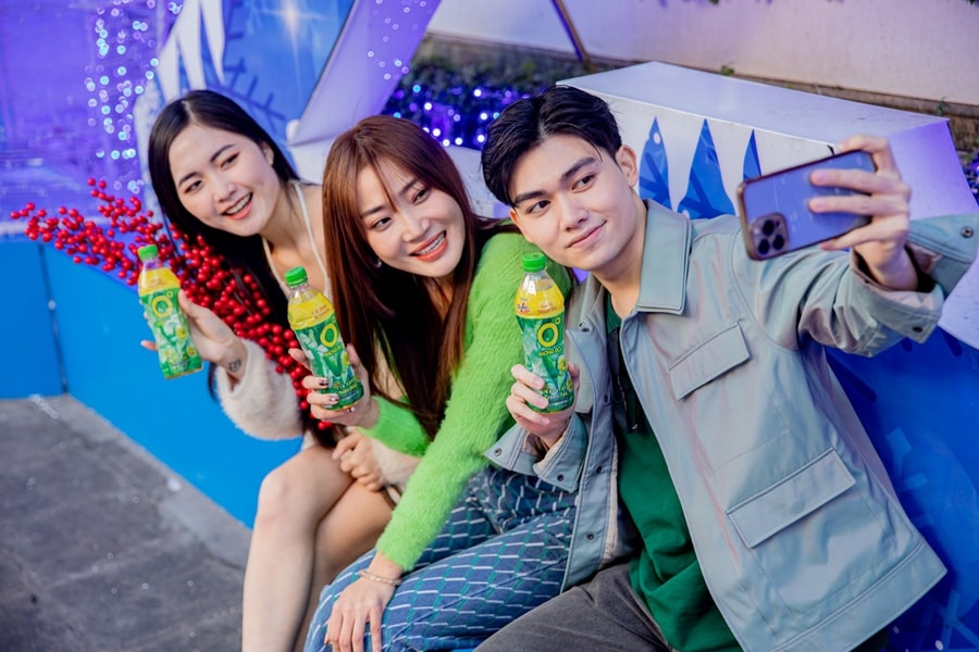 Ban công, playlist và một chai trà xanh: Combo giúp sinh viên năm nhất biến stress thành động lực