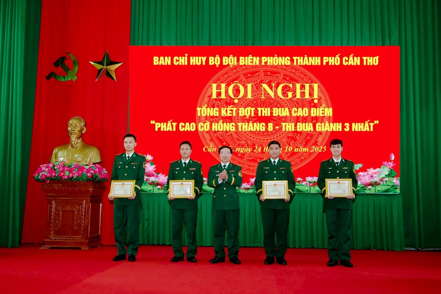 TP. Cần Thơ: Tổng kết phong trào “Phất cờ hồng Tháng Tám, Thi đua giành 3 nhất”