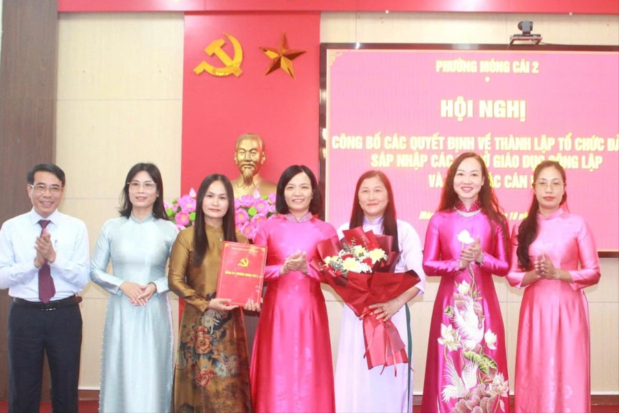 Phường Móng Cái 2 (Quảng Ninh): Công bố các quyết định thành lập tổ chức đảng, sáp nhập các trường học công lập