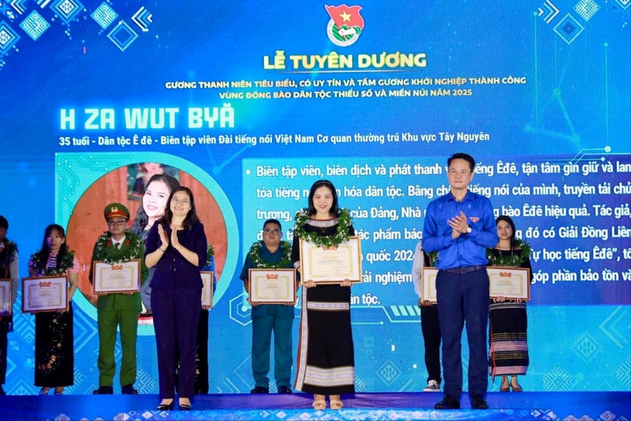 Những "bông hoa tuổi trẻ" giữa đại ngàn Tây Nguyên