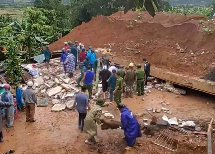 Đắk Lắk: Sập tường chắn đất, hai cha con tử vong thương tâm tại xã Yang Mao
