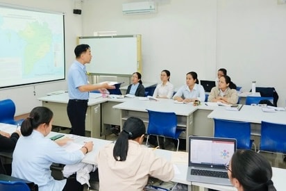 Xây dựng chính sách tài chính đột phá để thu hút và giữ chân giảng viên, nhà khoa học xuất sắc