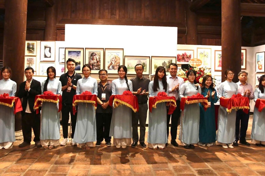 Thưởng lãm tranh màu nước "Hành trình kết nối"