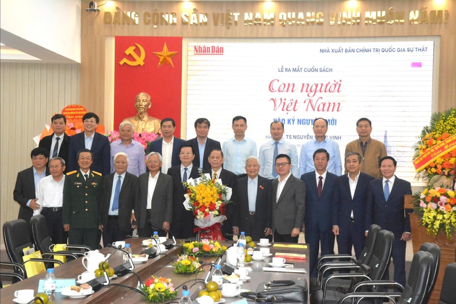 Ra mắt sách “Con người Việt Nam vào kỷ nguyên mới” của PGS. TS. Nguyễn Hồng Vinh