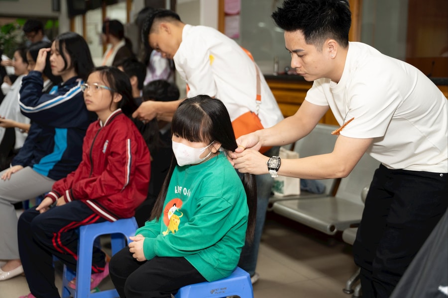 Gần 900 bộ tóc được hiến tặng người bệnh ung thư tại “Trạm tóc ước mơ 2025”