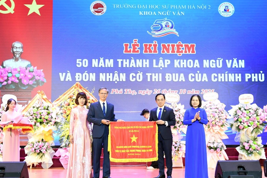 Khoa Ngữ văn - Trường Đại học Sư phạm Hà Nội 2: Kỷ niệm 50 năm thành lập và đón nhận Cờ thi đua của Chính phủ