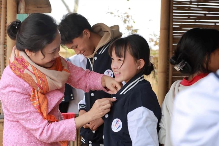 Trường THCS Trưng Vương mang "mùa ấm" tới Trường nội trú Chế Tạo, xã Mù Căng Chải