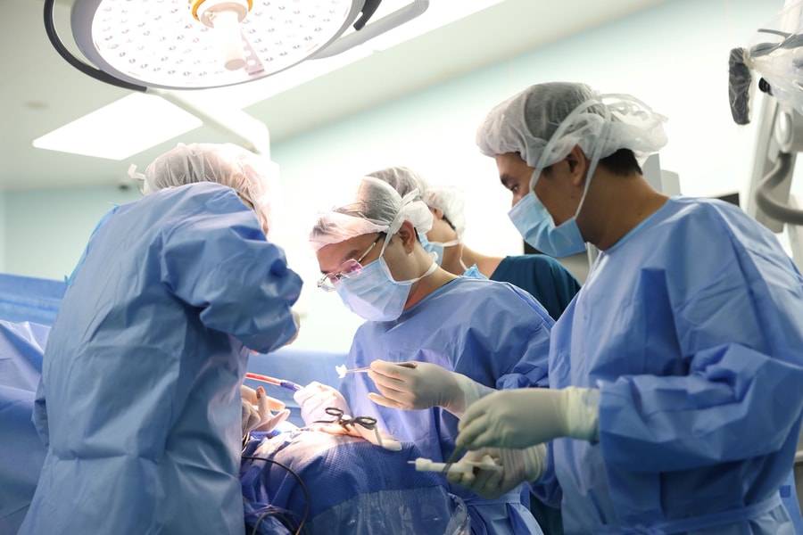 8 giờ nghẹt thở cứu nữ bệnh nhân có khối u khổng lồ trên nền sọ tại “vị trí cấm kỵ”