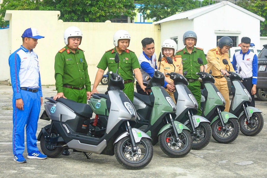 Công an Hà Nội tập huấn cho cán bộ thực hiện nhiệm vụ hướng dẫn học sinh lái xe an toàn