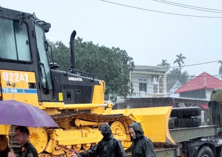 Quân khu 5 điều xe, xuồng chuyên dụng, lập Ban Chỉ huy tiền phương ứng phó mưa lũ tại Trà My