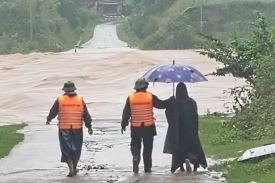 Quảng Trị: Nhiều điểm ngập lụt, người dân phải di dời do mưa lớn diện rộng