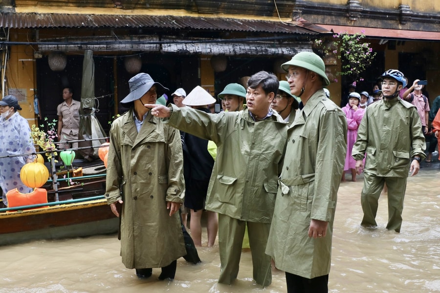 Bí thư Thành ủy Đà Nẵng kiểm tra công tác phòng, chống mưa lũ tại Hội An