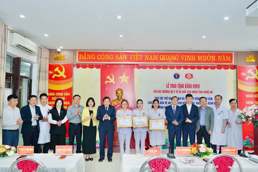 Nghệ An: Bộ Y tế tặng Bằng khen cho tập thể, cá nhân dũng cảm bảo vệ bệnh nhân