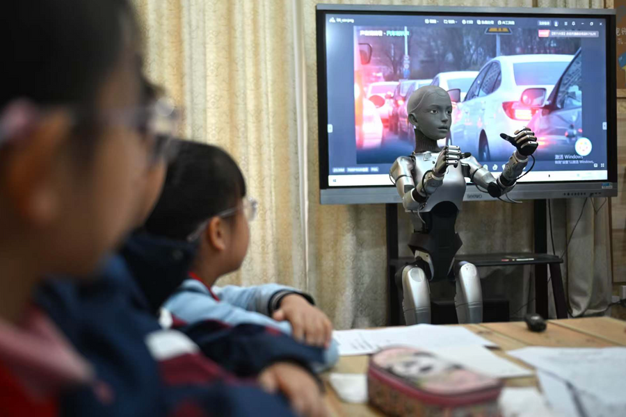 Robot AI bước vào lớp học ở Trung Quốc