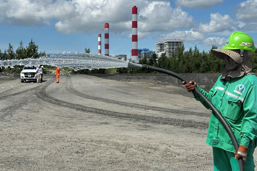 Từ nỗi lo môi trường, tro xỉ trở thành vật liệu xây dựng được "săn đón" ở miền Tây