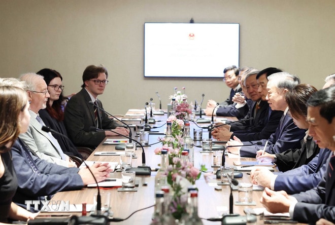 Tổng Bí thư Tô Lâm tiếp Tổng Bí thư Đảng Cộng sản Anh Robert Griffiths