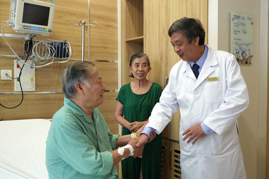 Thoát nhồi máu cơ tim nhờ kỹ thuật bóng phủ thuốc: Hy vọng mới cho người bệnh mạch vành tái hẹp