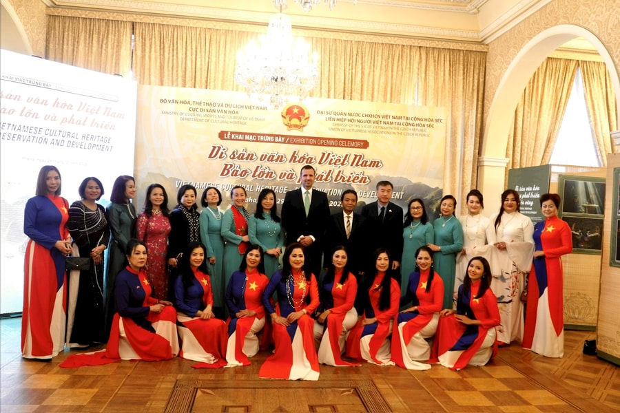 Trưng bày giới thiệu di sản văn hóa Việt Nam tại Séc
